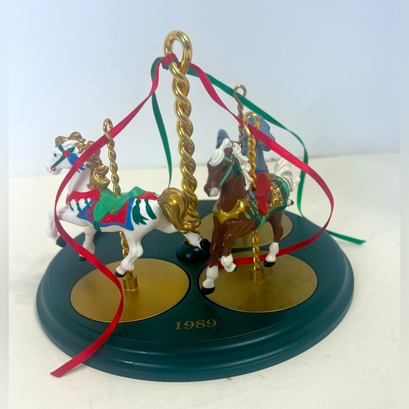 Vtg Hallmark Carousel & Horses Christmas Ornaments Set Of 3 Horses + Stand 1989 - Picture 1 of 7